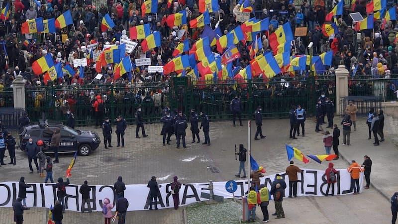 Нереди во Букурешт откако прорускиот десничар Георгеску доби забрана за учество на изборите