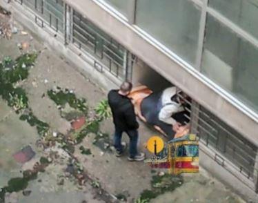 Видео: Вработените во РТС сечат шипки за преку подрум да влезат на работа
