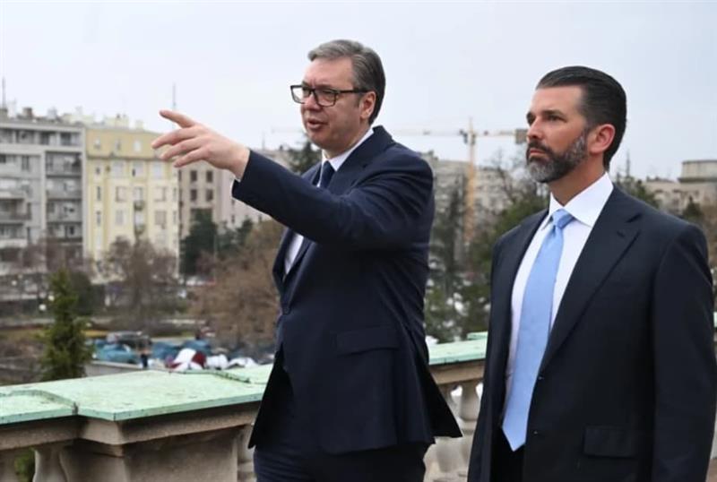 Вучиќ на Трамп Џуниор му ги покажа демонстрантите: Сакаат да го запрат напредокот (ВИДЕО)
