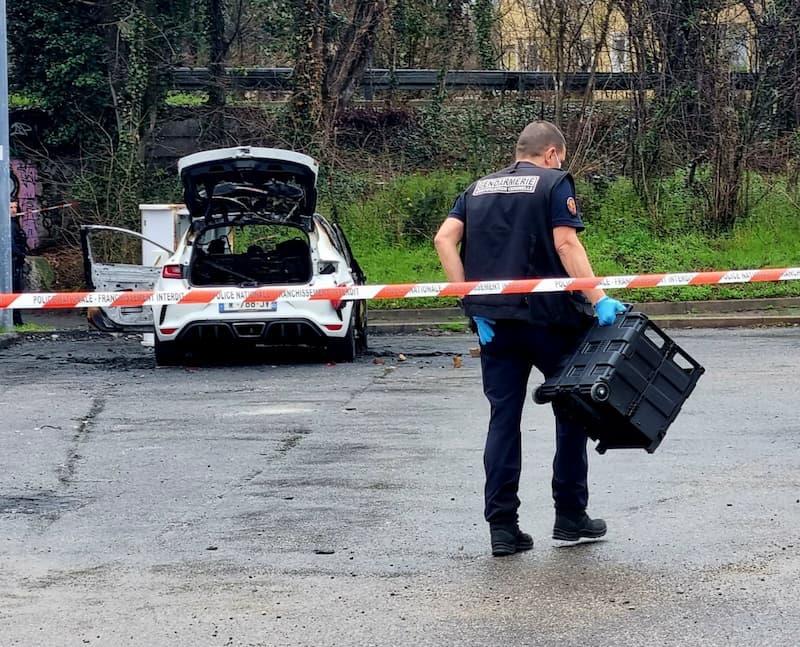 Мафијашки бос е изрешетан на автопат, француските полицајци нашле запален автомобил 