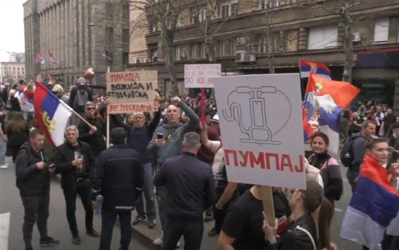 Видео: Почна собирање на студените во блокада пред најавениот протест во Белград