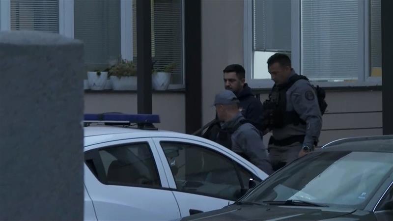 Крешник Бектеши излезе од ПС Карпош, го носат на распит во Кочани (ВИДЕО)