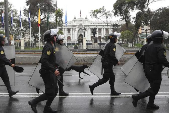 Перу воведува вонредна состојба во Лима поради растот на криминалот