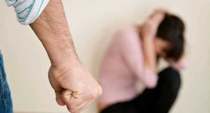 Семејно насилство во Струга, сопругот и свекорот приведени во полиција