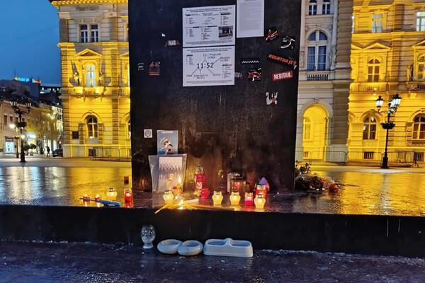 Жителите на Нови Сад им оддаваат почит на загинатите во Кочани
