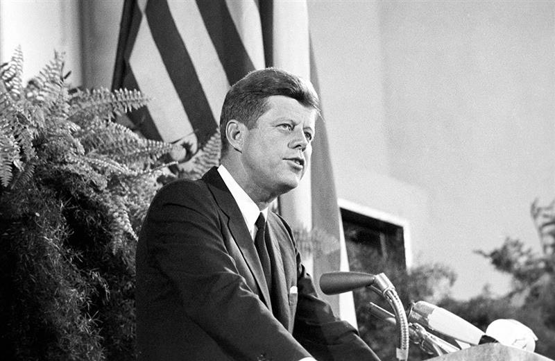 Трамп декласифицираше 80.000 страници документи за атентатот на Џон Кенеди