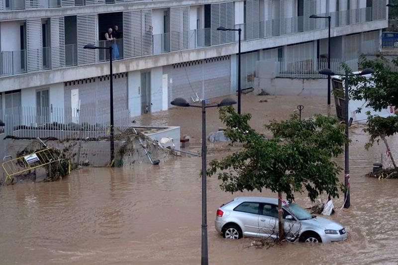 Расте бројот на жртвите во невремето во Шпанија- порој однесе маж и жена додека оделе на работа