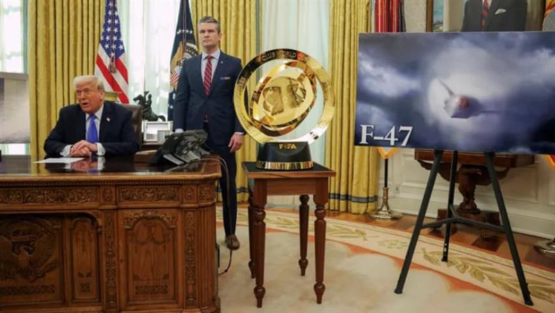 САД почнуваат со производство на борбен авион Ф-47 : Трамп ги покажа снимките во Белата куќа 