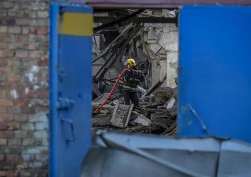 Најмалку седум лица загинаа во рускиот напад со дронови, соопштија украинските власти