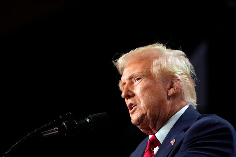 Трамп: Никој не може да го спречи Путин освен мене