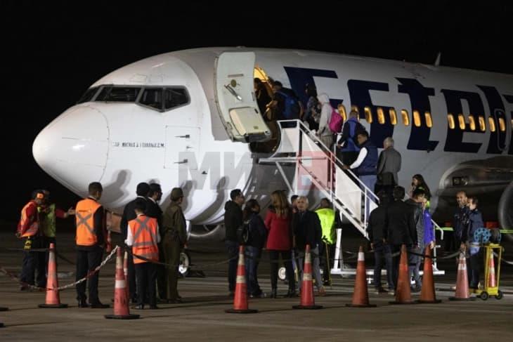 Депортиртирани 199 мигранти од САД: Авионот пристигна во Венецуела