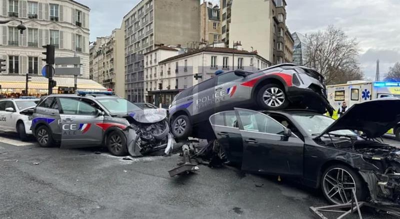 Полициска потера во Париз заврши со карамбол- уништени 4 автомобили, повредени 13 луѓе (ВИДЕО)