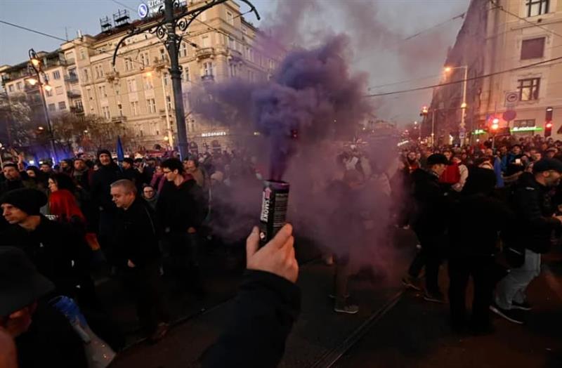 Илјадници во Будимпешта протестираат против забрана за Парадата на гордоста (ВИДЕО)