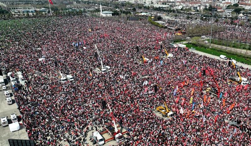 Десетици илјади луѓе протестираа во Истанбул поради апсењето на градоначалникот на Истанбул, Им