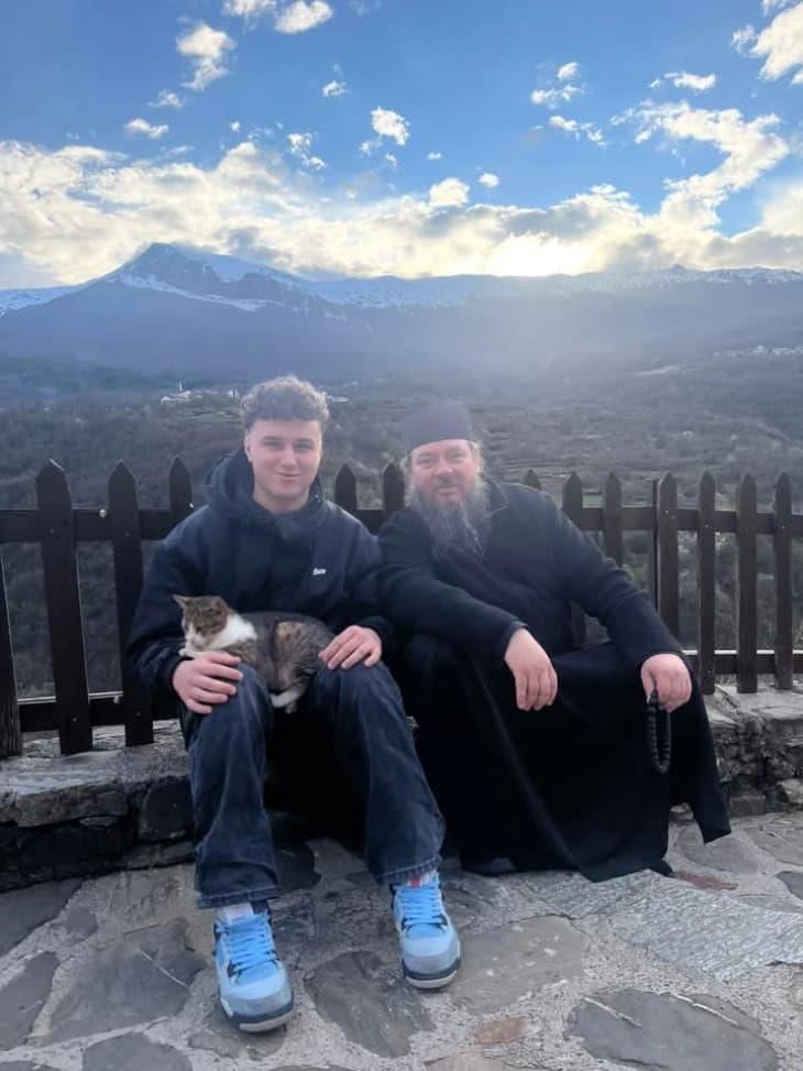 Момчето херој Јован Костадинов во посета на Бигорски манастир