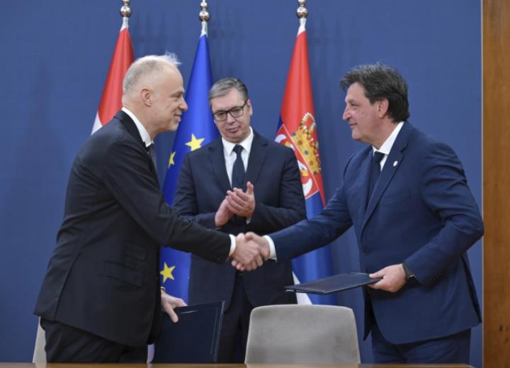 Србија и Унгарија потпишаа договор за одбранбена соработка, Вучиќ најави и воен сојуз