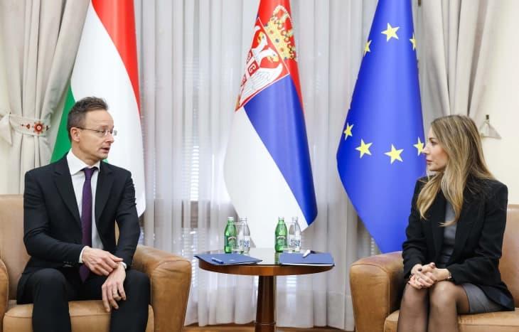 Сијарто во Белград: Новиот нафтовод ќе ја снабдува рафинеријата во Панчево од 2028.