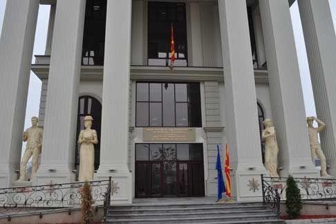 МНР: Во редовна комуникација сме со семејството на починатиот Александар Карадакоски