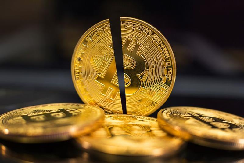 Биткоинот драстично падна под 75.000 долари- дел од берзите воведуваат вонредна состојба 