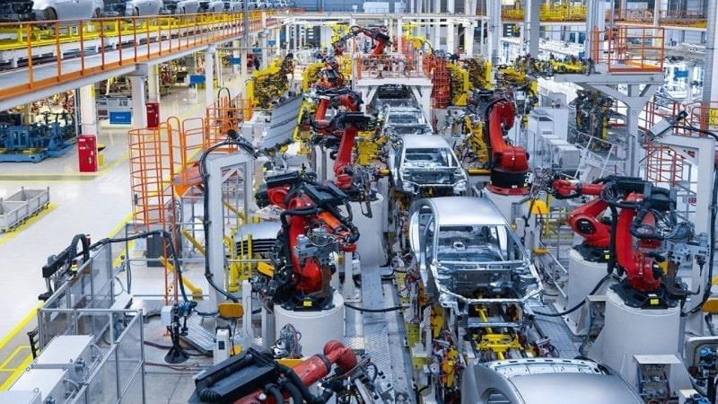 ЕУ бара прекуатлантско трговско примирје откако царините ја притиснаа автомобилската индустрија