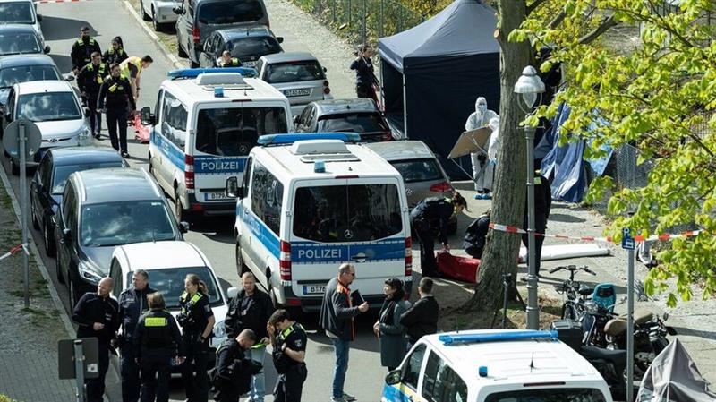 Маж со мачета влегол во пекара во Германија- муштериите до смрт го претепале 