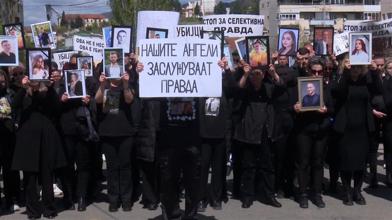 Бараме отчет за сработеното- семејствата на настраданите во „Пулс“ на протестен марш 