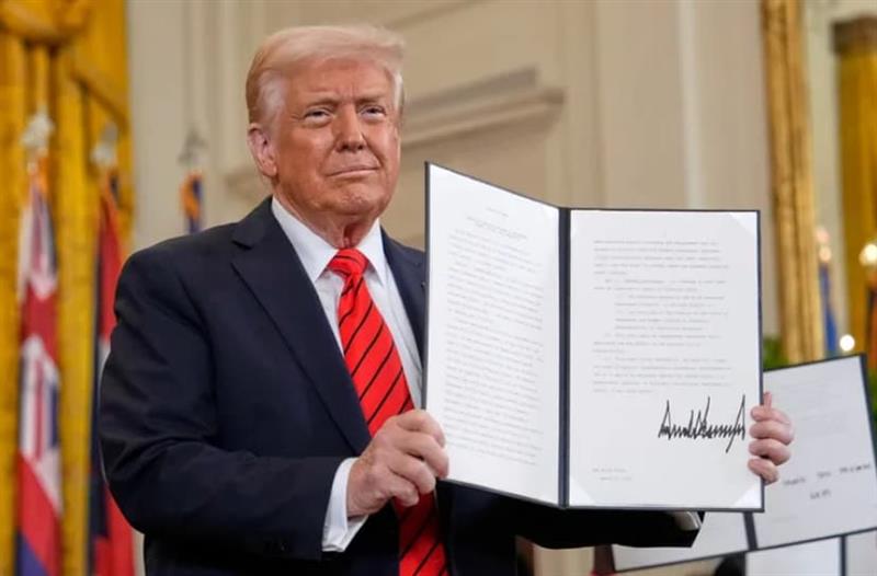 Нов пресврт во драмата со царините- Трамп реши да се откаже од царини на еден производ