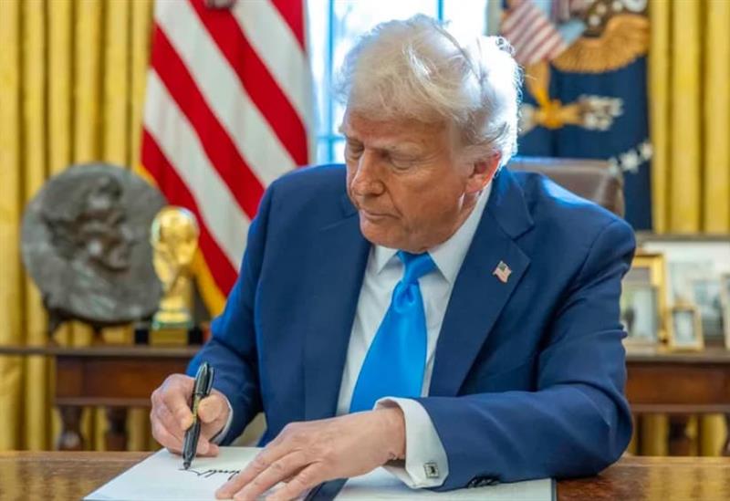 Трамп ги продолжи санкциите кон Русија за уште една година, што Бајден ги воведе во 2021. 