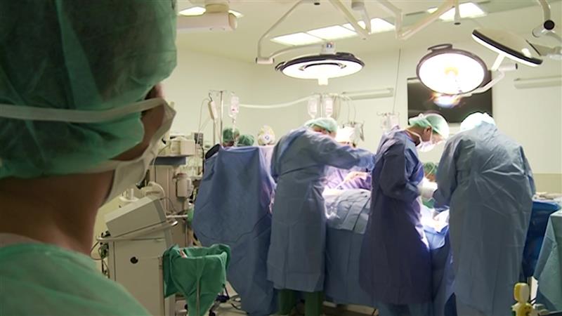 Пациентка од пожарот по две реанимации одлично се опоравува на пластична хиругија 