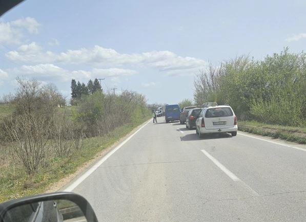 Пет лица повредени во сообраќајка кај месноста Стамерски Преод, Делчевско