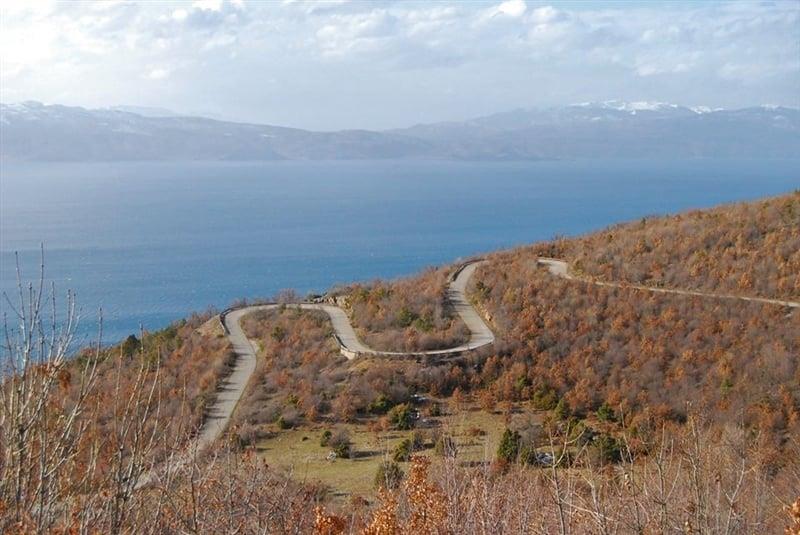 Од денеска отворен за сообраќај патниот правец Охрид – Ресен, преку националниот парк Галичица