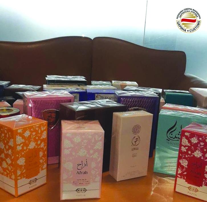 Царината спречи обиди за криумчарење парфеми, тутун, облека со потпис на познати модни брендови