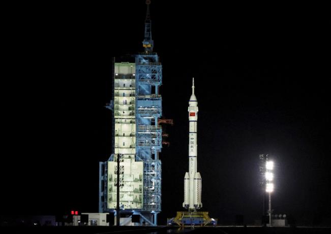 Кина ја лансира мисијата „Шенжу-20“ со екипаж