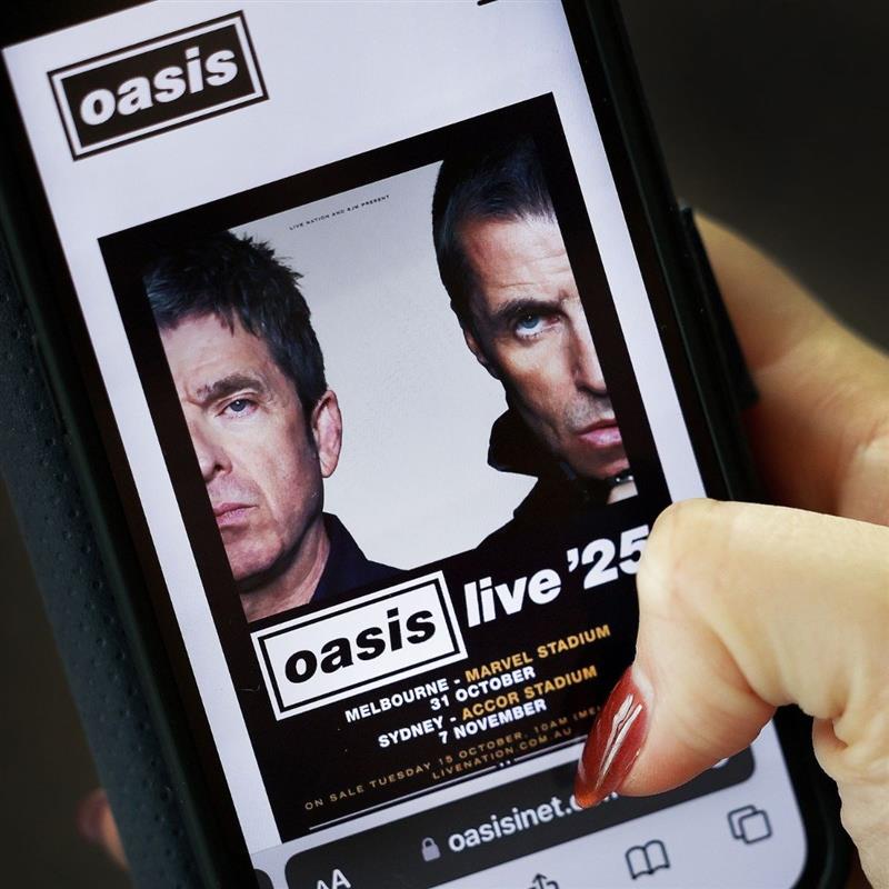 Фановите на „Oasis“ изгубија повеќе од 2,3 милиони евра на лажни билети