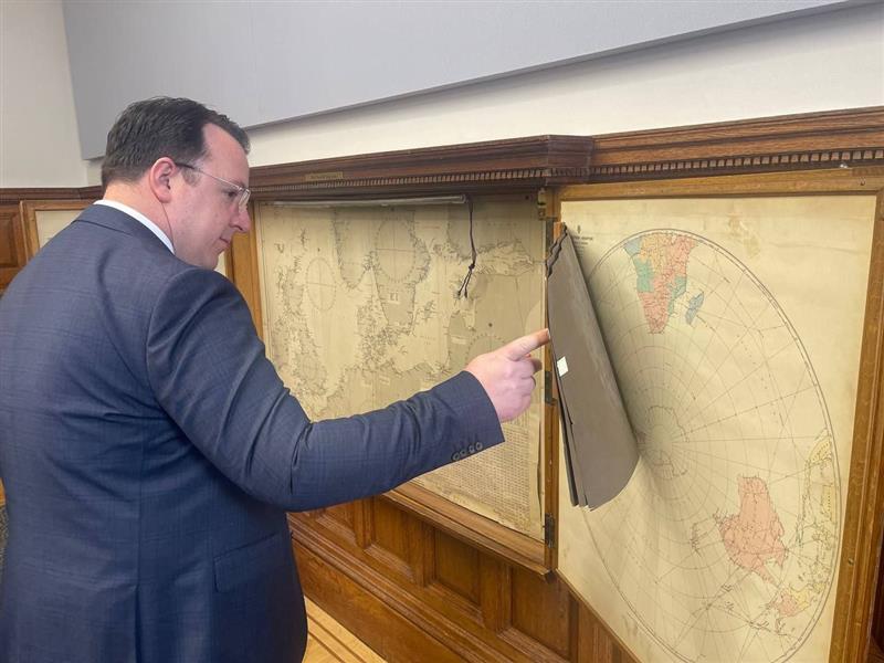 Николоски во Лондон во посета на музејскиот кабинет на Черчил