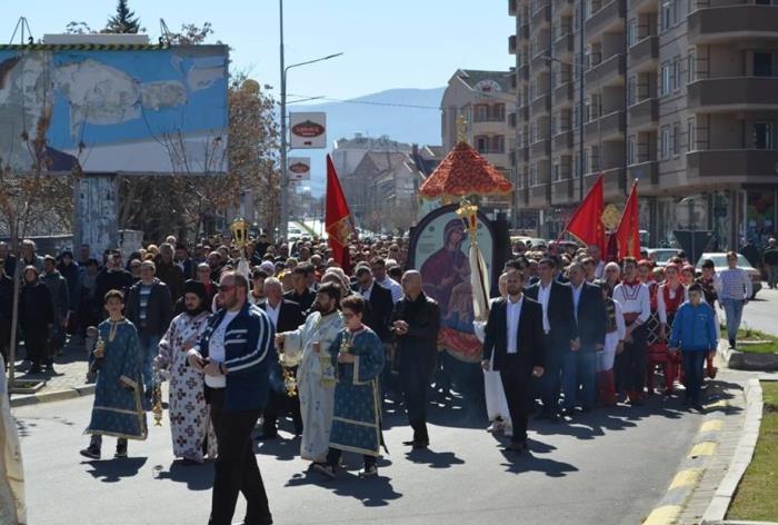 Свечена литија со иконата на Пресвета Богородица Брзопослушница во Струмица