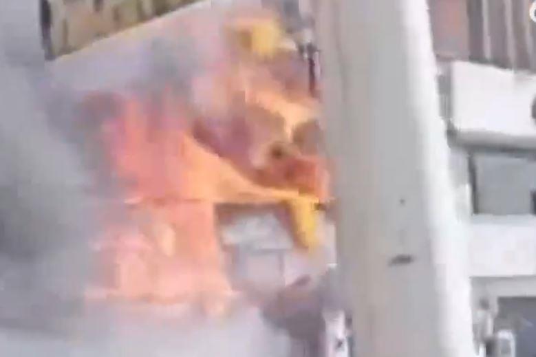 Видео: Најмалку 22 лица загинаа во пожар во ресторан во Кина