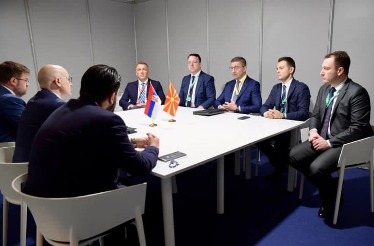 На маргините на Конгресот на ЕПП, средба на Мицкоски со делегација на Србија
