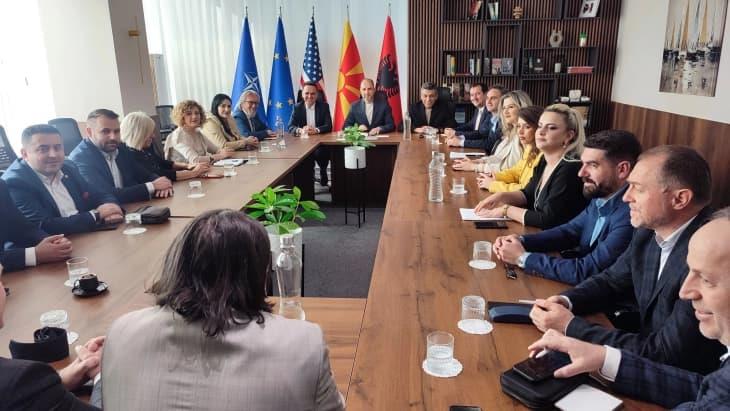 Почна средбата на лидерите на „Вреди“