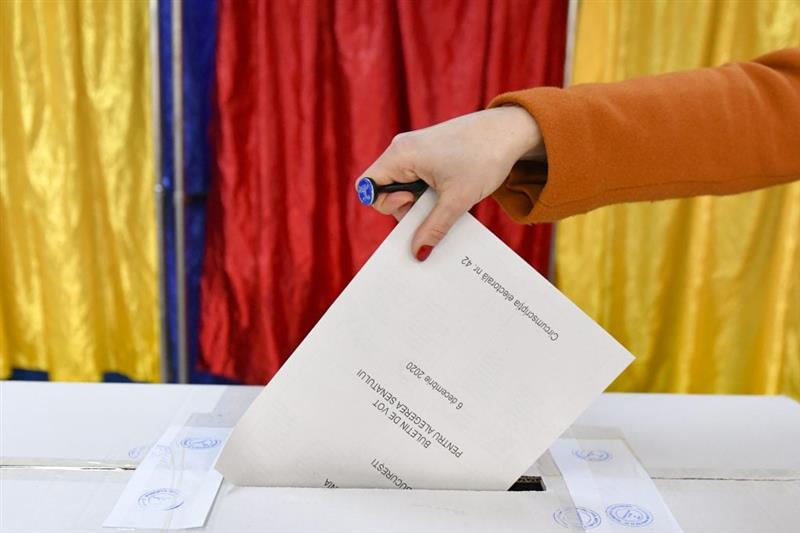 Единаесет кандидати за претседателската функција во Романија. Кои се тие?