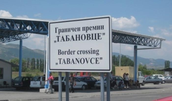На Табановце зголемена фреквенција на возила за влез и излез од државата