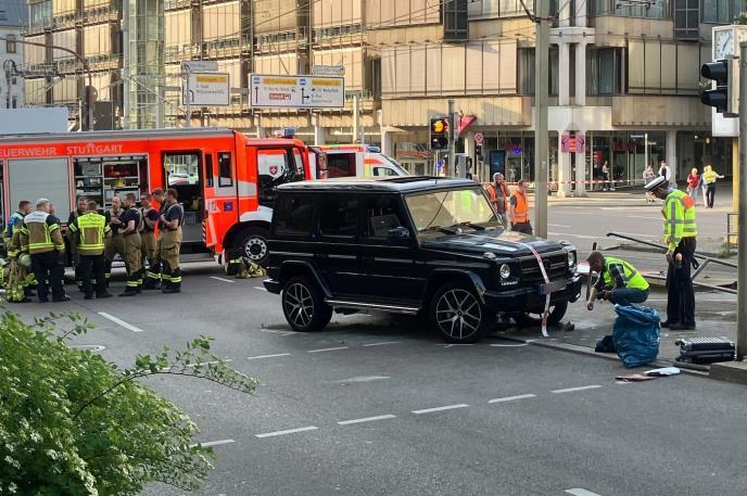 Неколкумина повредени откако автомобил удри во група луѓе во Штутгарт
