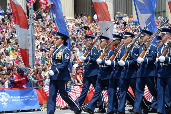 Воена парада во Вашингтон за годишнината на американската војска и 79-от роденден на Трамп