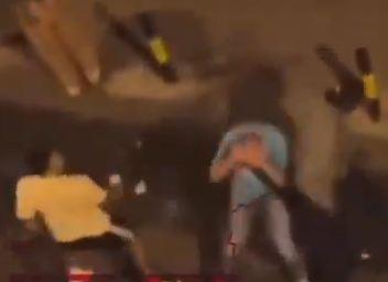 Видео: Кошаркари на Партизан нападнати пред ноќен клуб во Белград