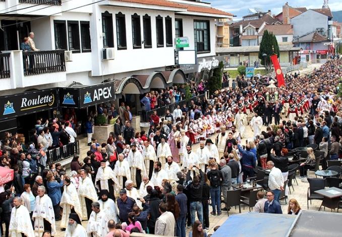 Традиционална литија со моштите на „Свети Георгиј Победоносец“ во Струга