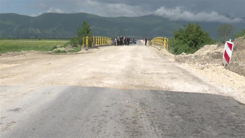 Втор ден блокиран регионалниот пат Прилеп-Крушево