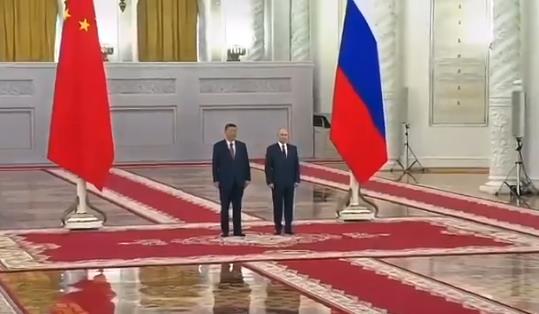 Си Џинпинг пристигна во Кремљ на средба со рускиот колега Путин