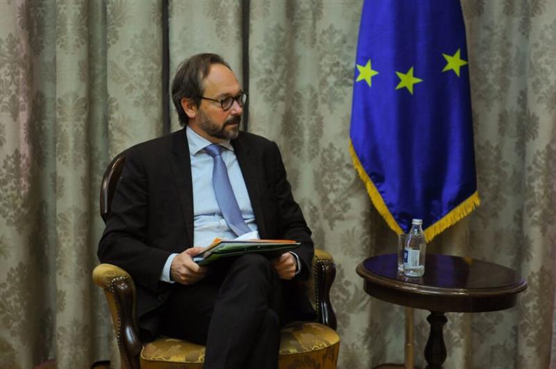 ЕУ амбасадорот во Белград: ЕУ ја сака Србија, но бараме реформи