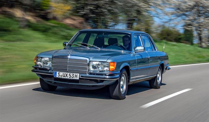 Легендарниот Mercedes-Benz 450 SEL 6.9 слави 50. роденден: Најдобриот автомобил на светот(ФОТО)