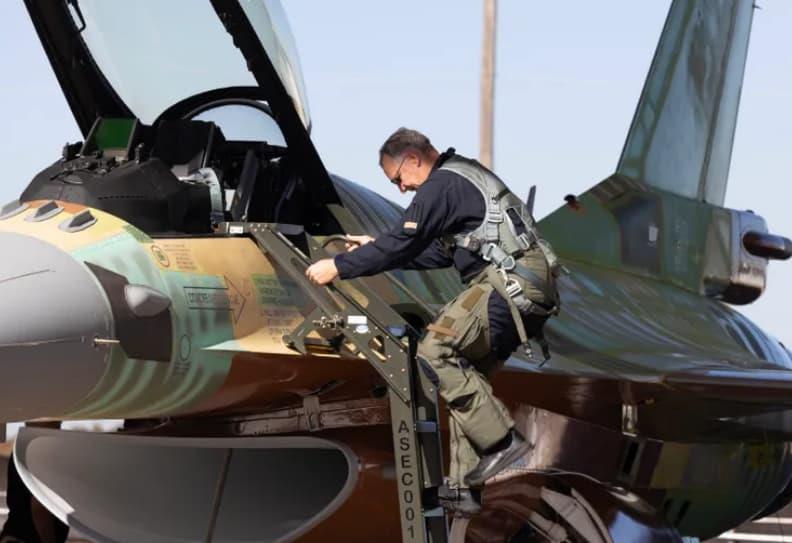 Долго очекуваниот бугарски воен авион Ф-16 е приземјен веднаш по пристигнувањето 
